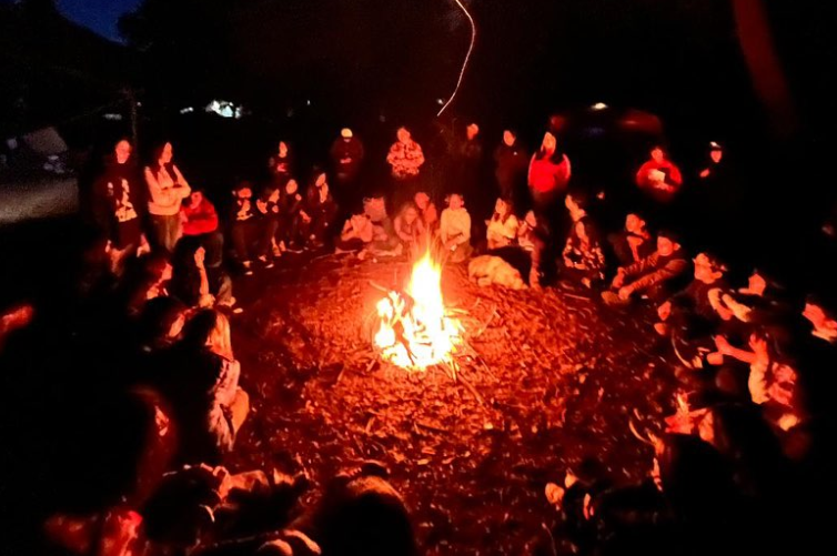 campamento ciclo puma fogata