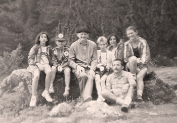 Tía Ana Vicencio y Tío Pablo Potocnjak con delegación de estudiantes CLI en "jOURNÉES ARC-EN-CIEL" TOULOUSE. Francia, Julio 1989